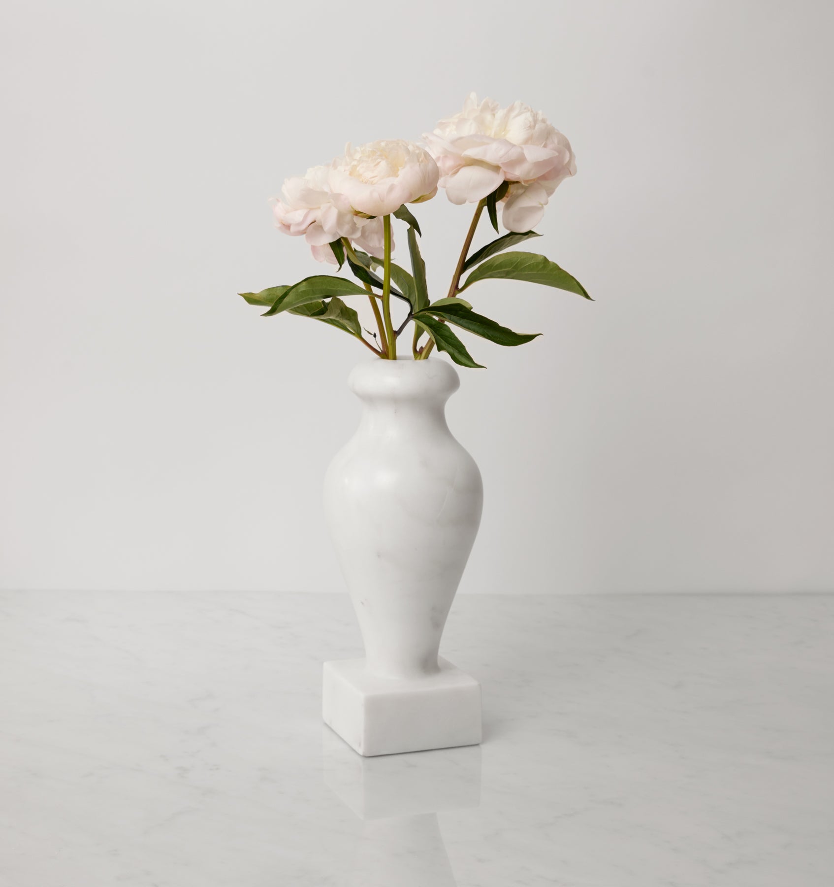Vara Vase - Marble Pedestal Vase | SFERRA