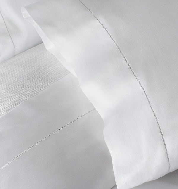 LUXE is SFERRA's ultimate collection where Giza 45 Egyptian cotton yarns are woven into a densely rich sateen with an unparalleled, lavish “weight” and lushly smooth hand.