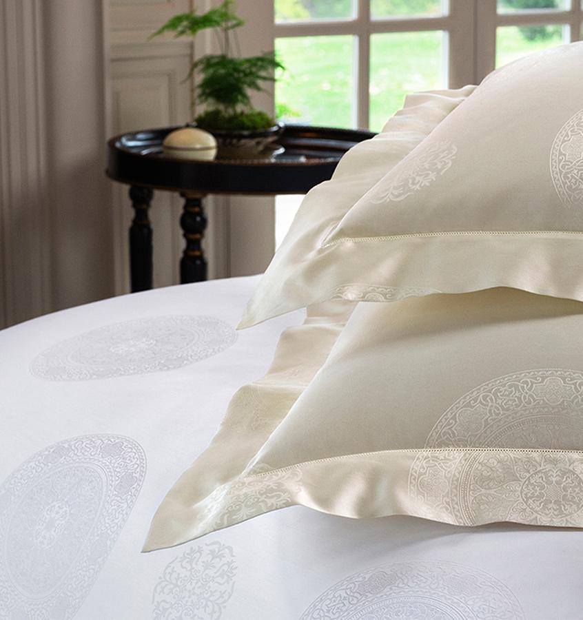 Simply elegant is how we would describe our Giza 45 Medallion collection, made from the finest Egyptian cotton in the world. 