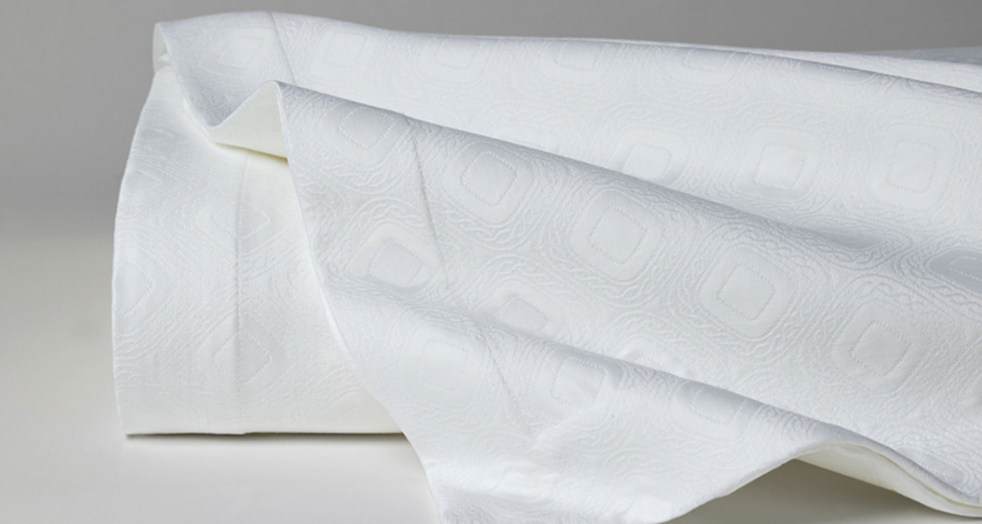 Luxury Sateen Coverlets & Quilts