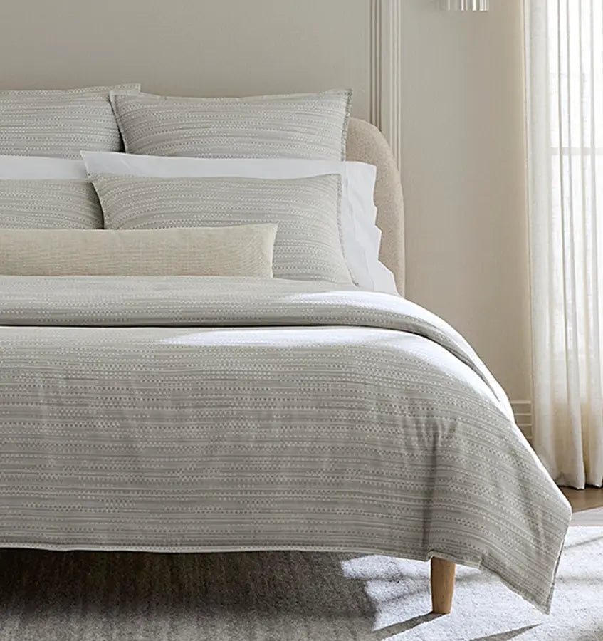 Pellestrina duvet cover on the bed