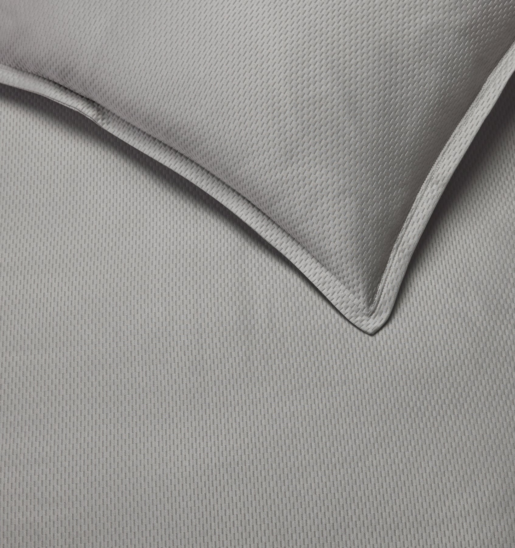 Perrio silver coverlet & sham