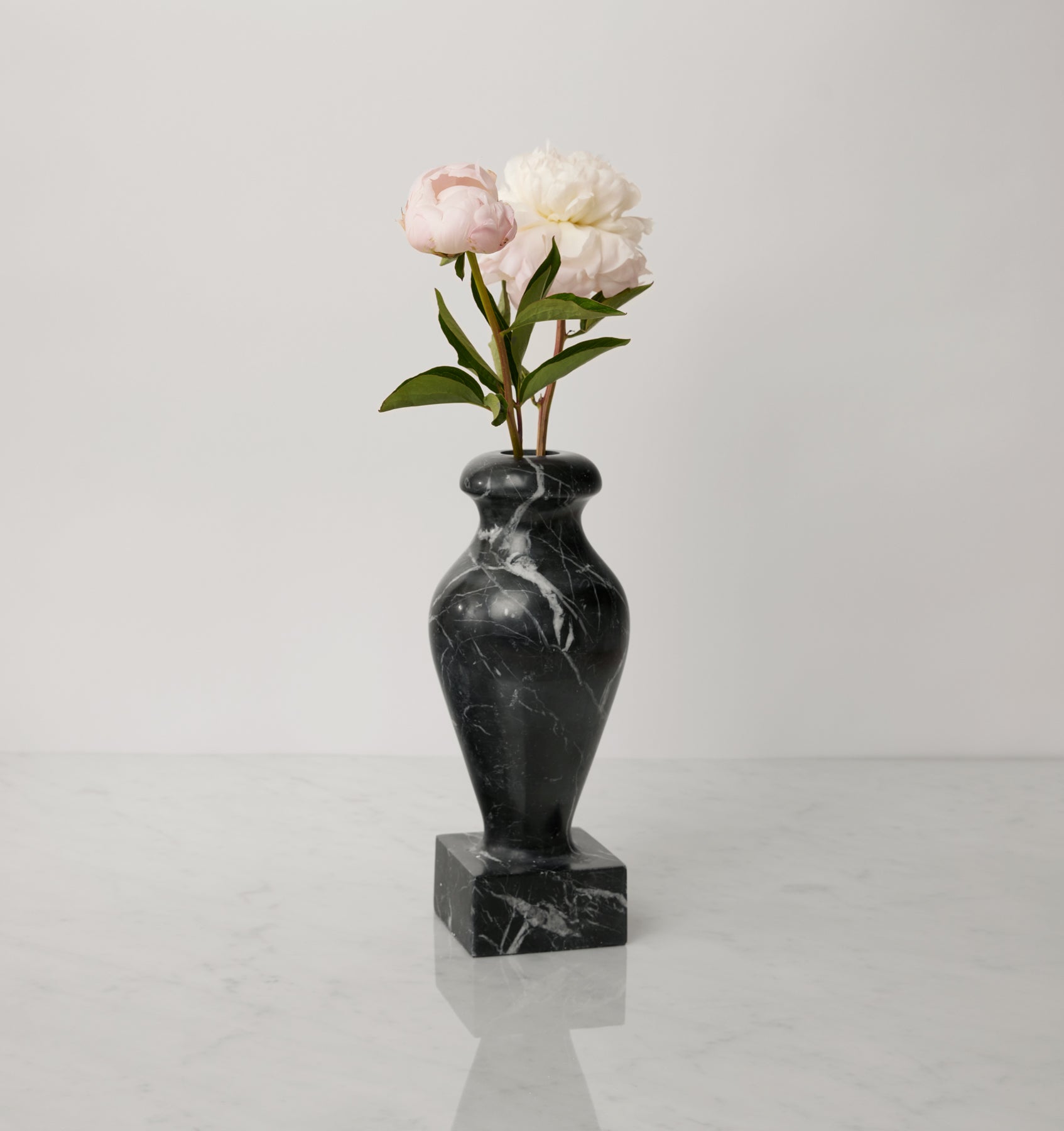Guaxs Nagaa Tall Vase - Luxury Décor | SFERRA