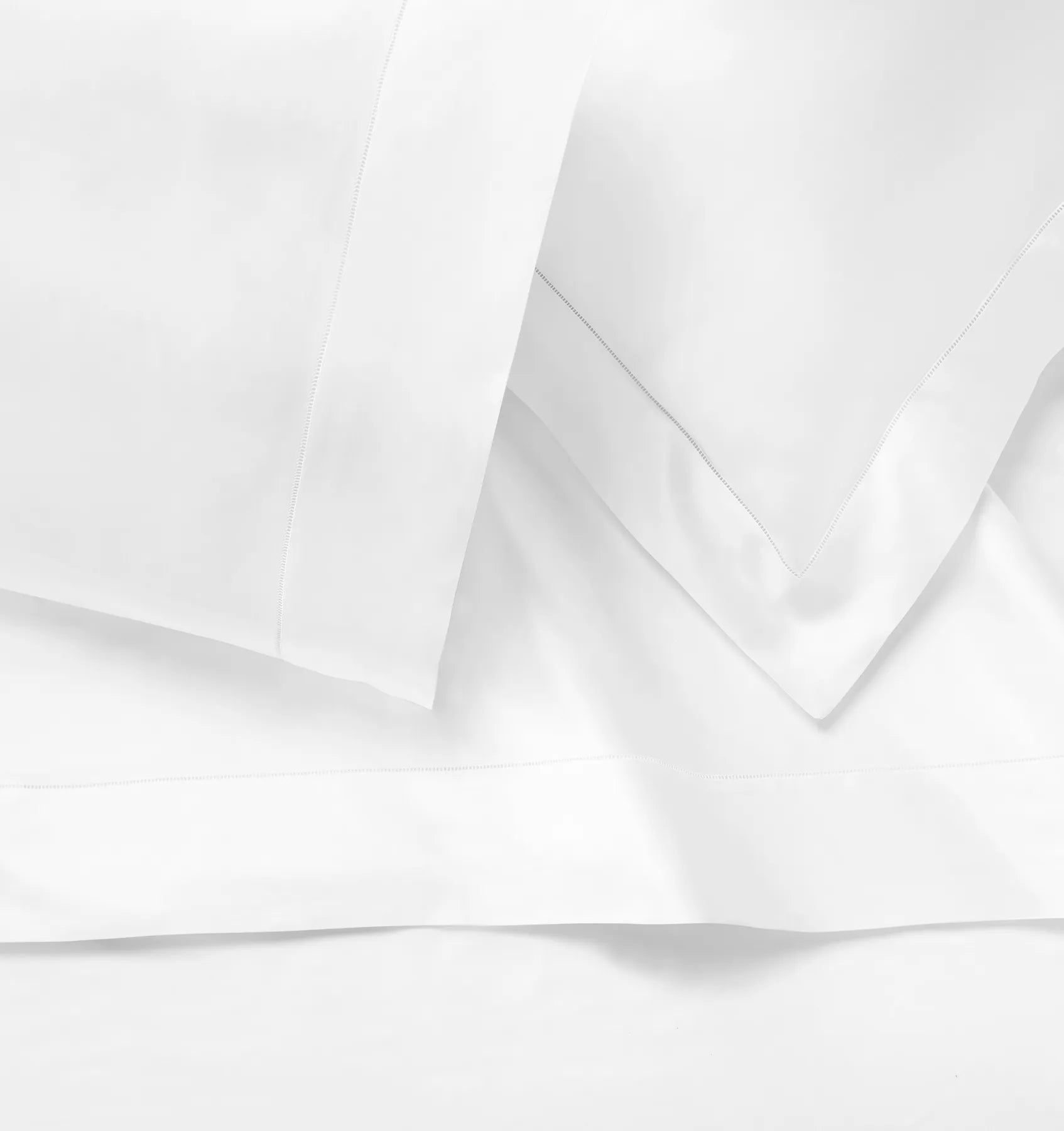 Ariel white flat sheet, pillowcase and sham vignette
