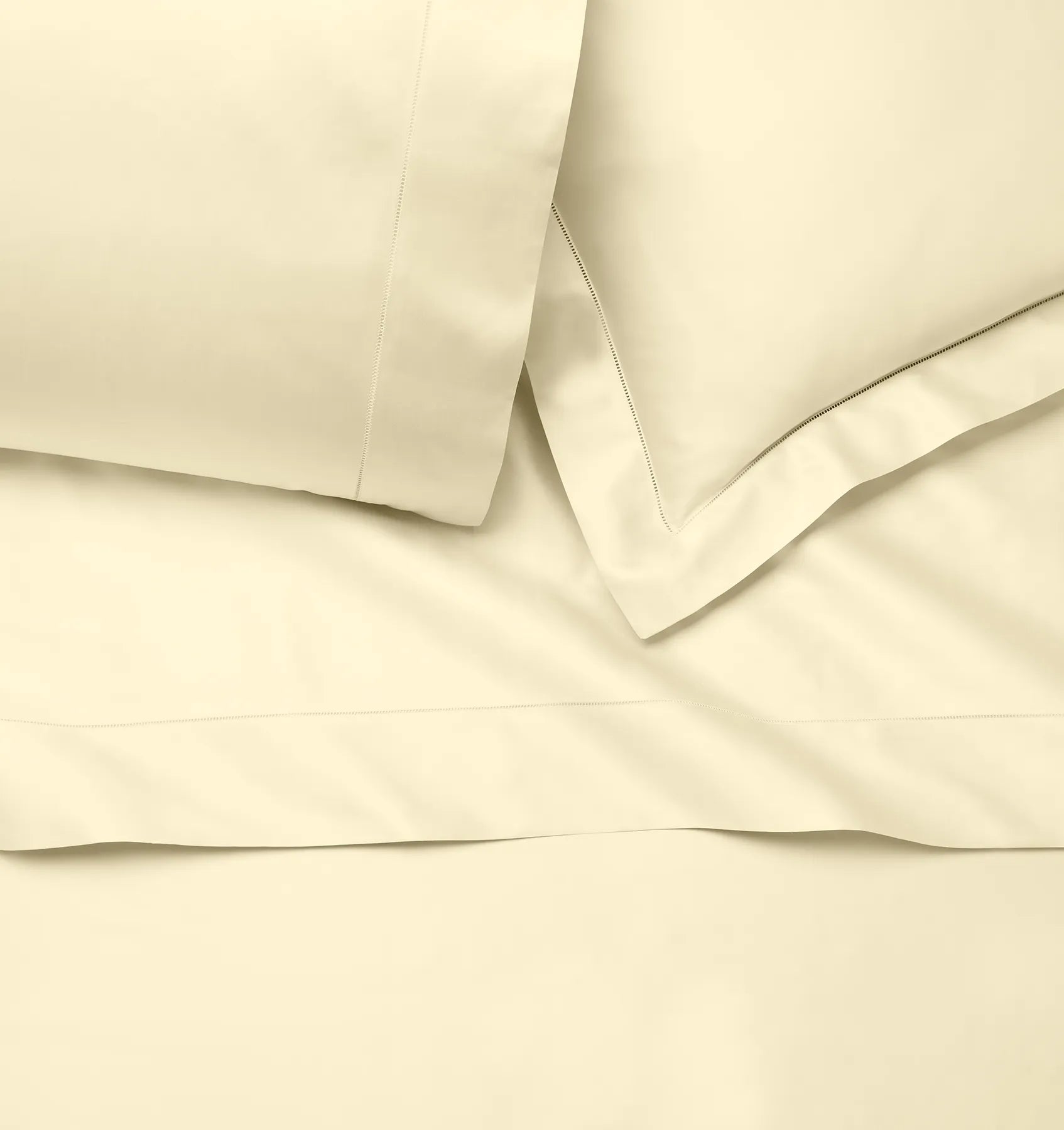 Ariel parchment flat sheet, sham and pillowcase vignette.