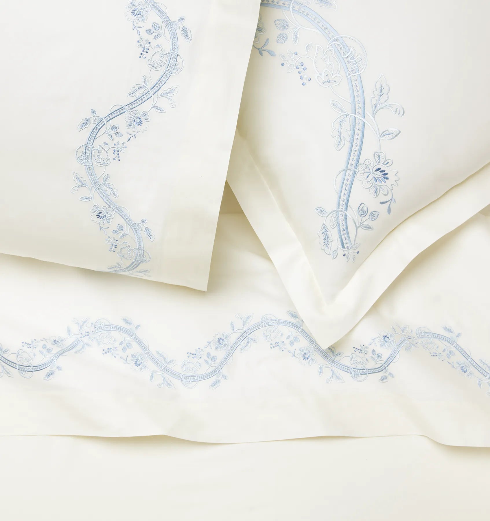Isabella Ivory/sea sham, pillowcase and flat sheet