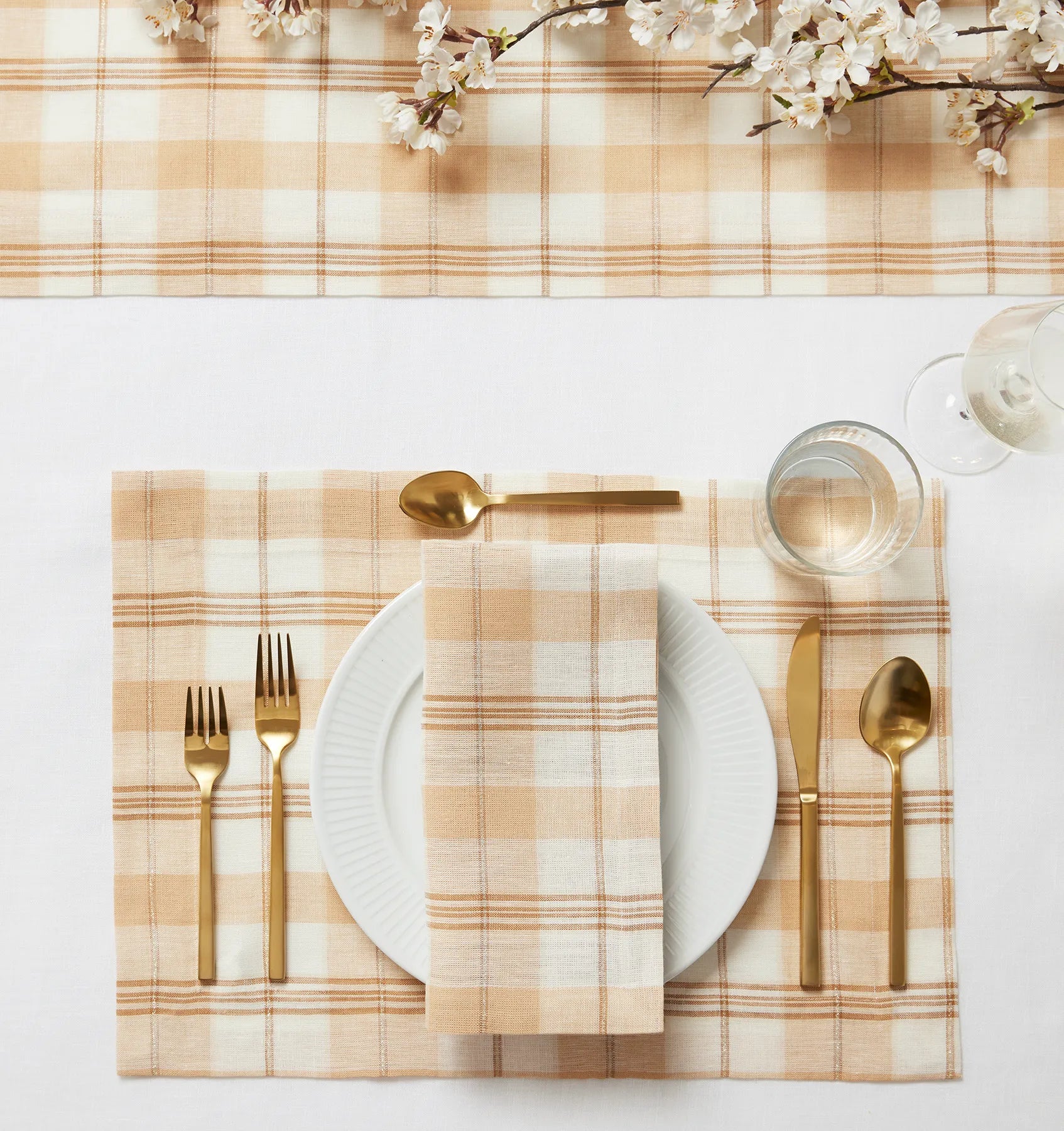 Masseria  almond/oyster table setting including the napkin, placemats and table runner