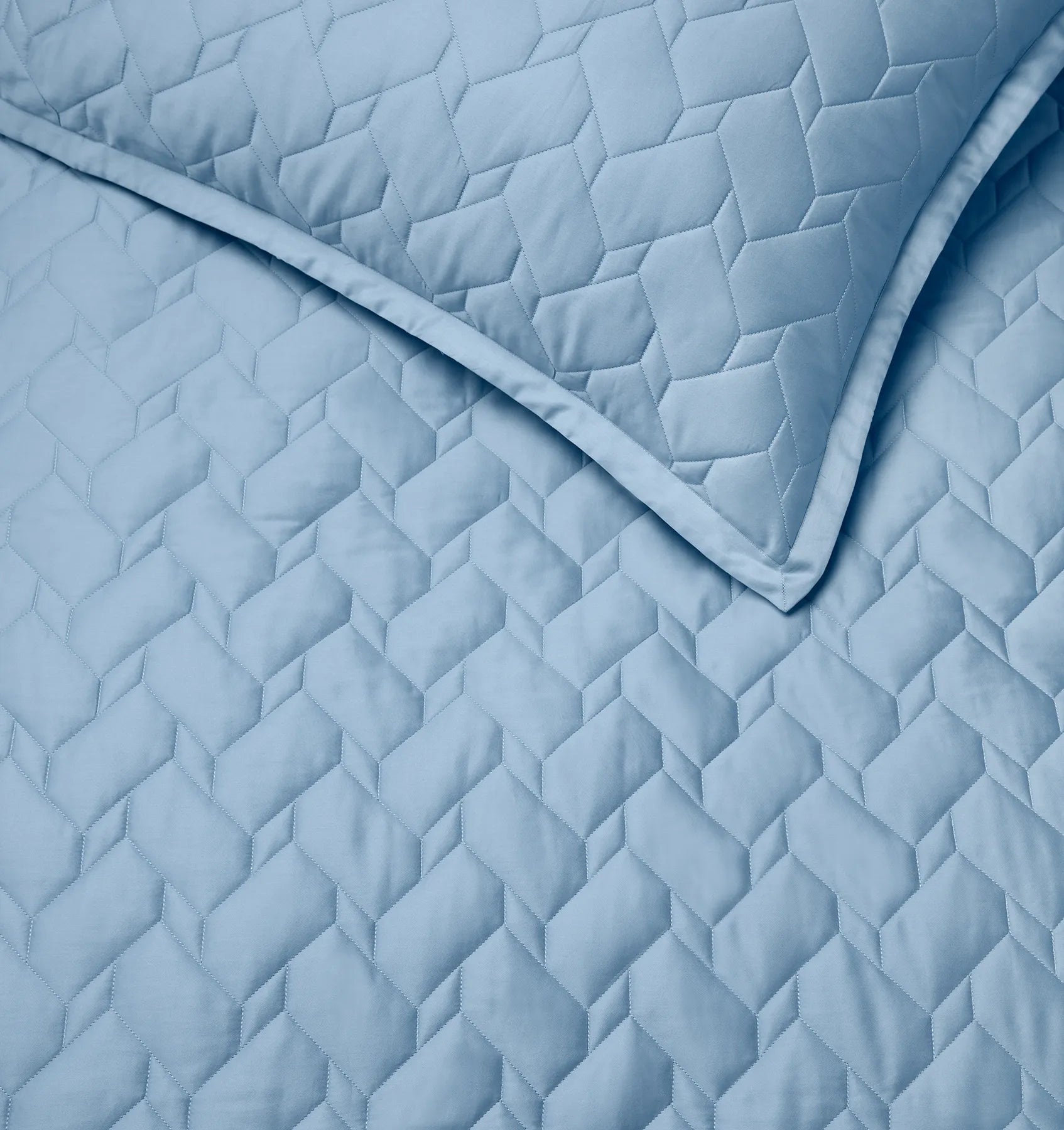 Palatino quilt and sham in sea