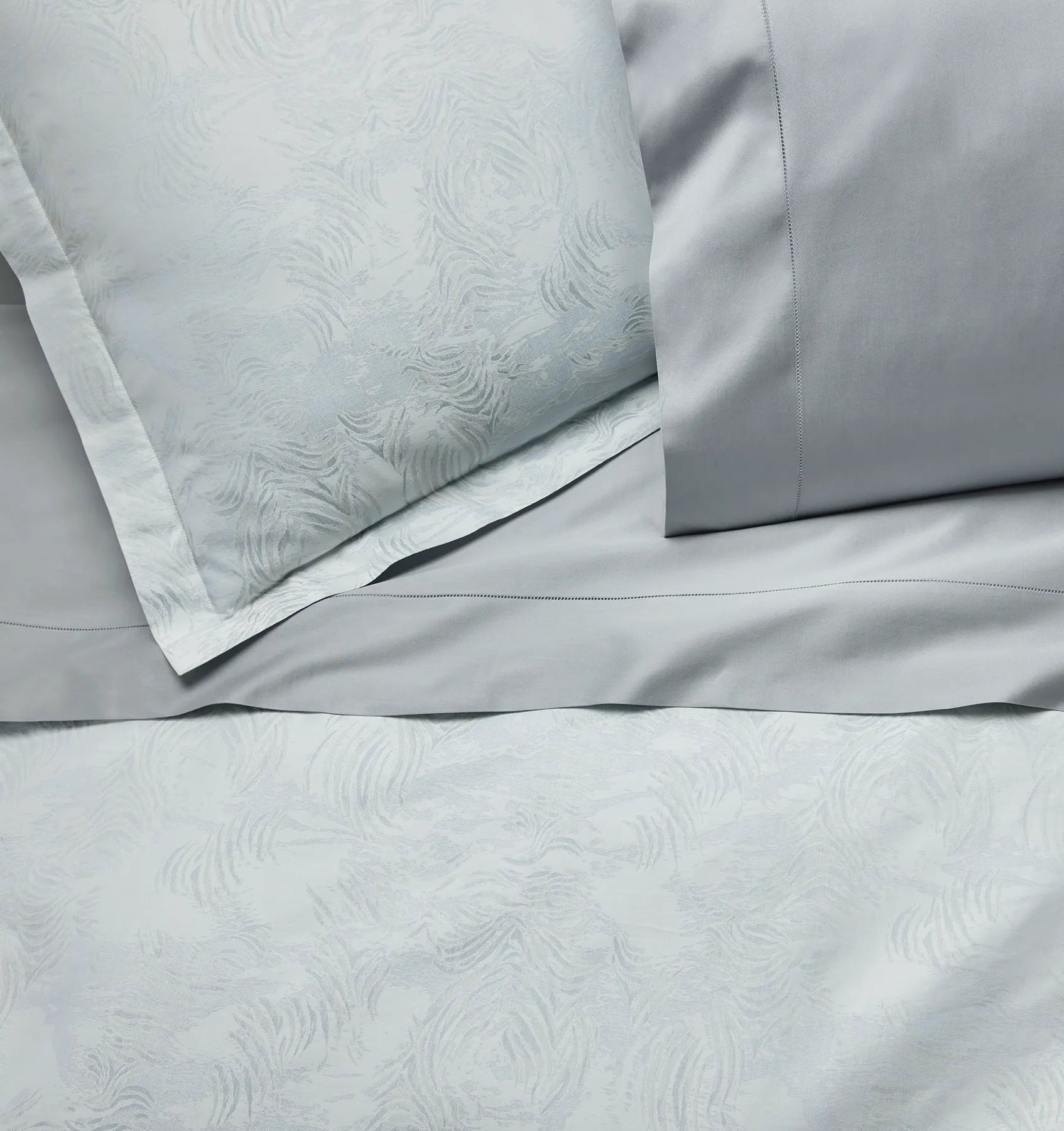 Rifelesso lunar duvet cover & sham paied with Giotto slate pillowcase and flat sheet