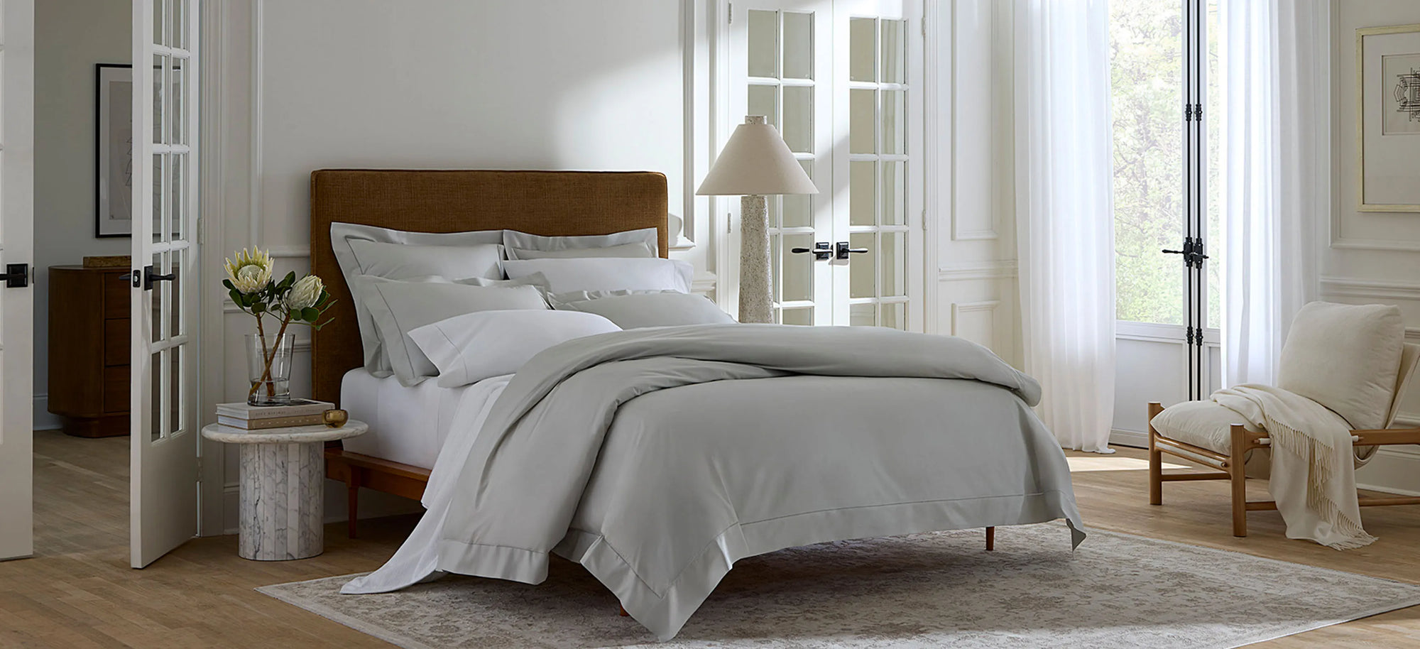 Luxor Sateen bed in Lunar