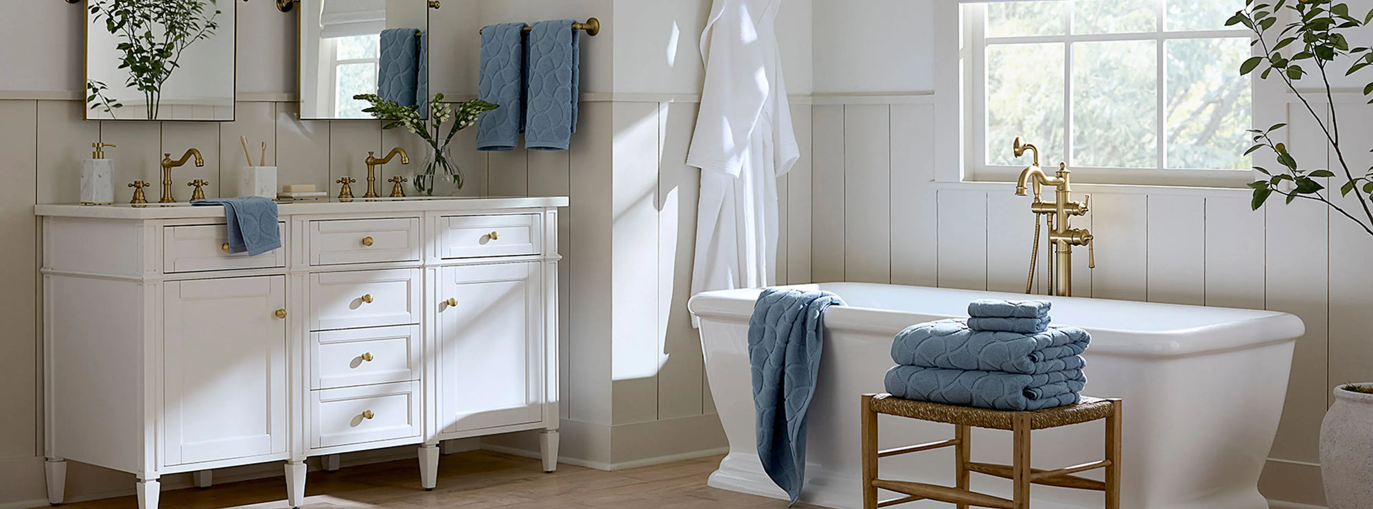 oasi blue bath linens and tub mat