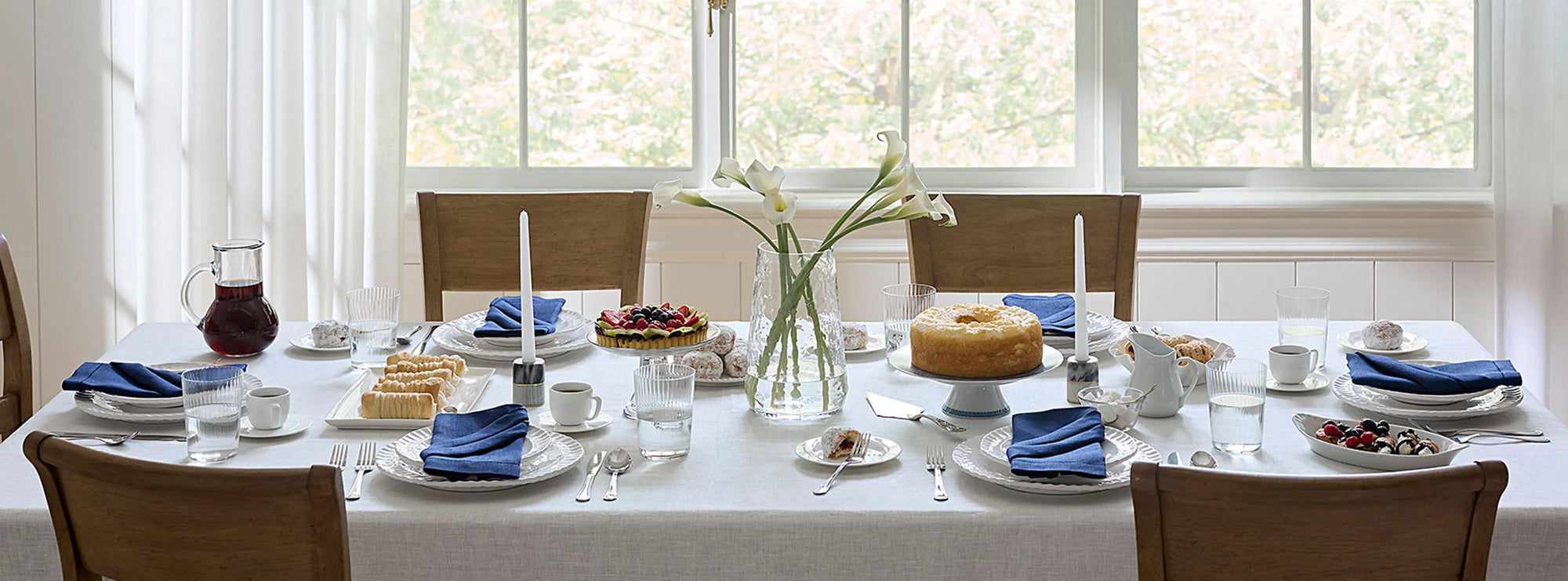 Festival white tablecloth with blue folded fesstival dinner napkins