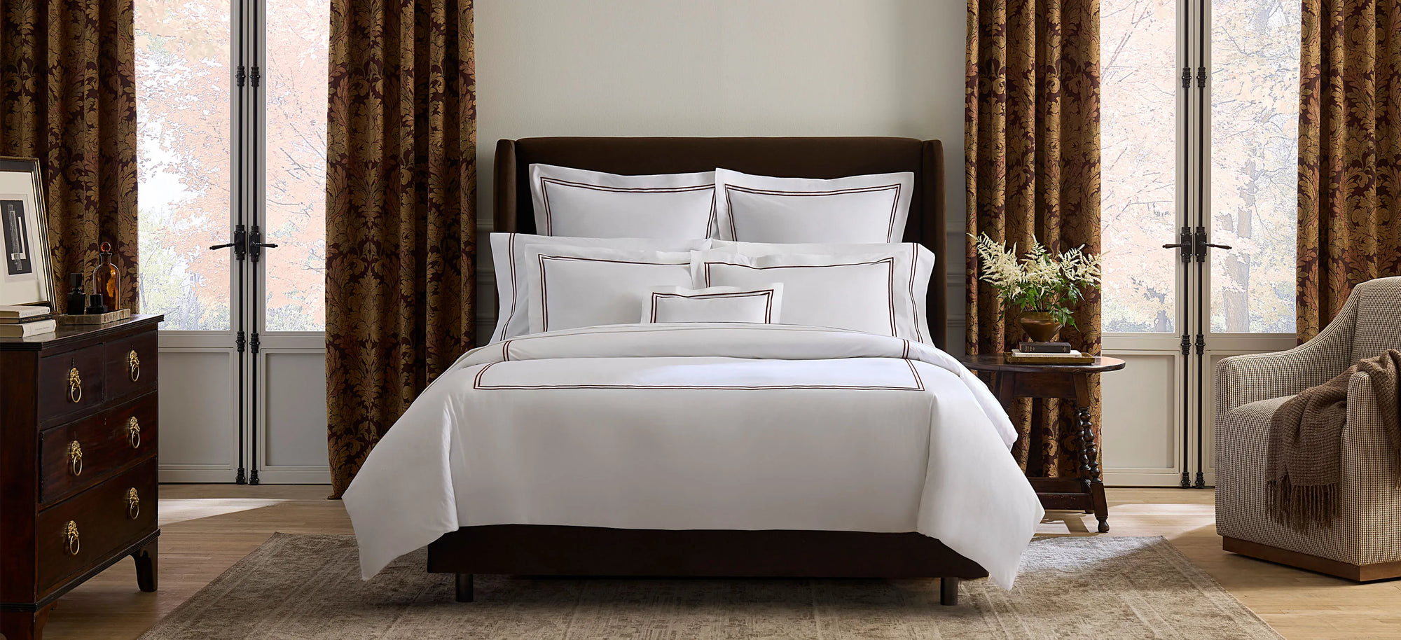 Grande Hotel White/Mocha bed