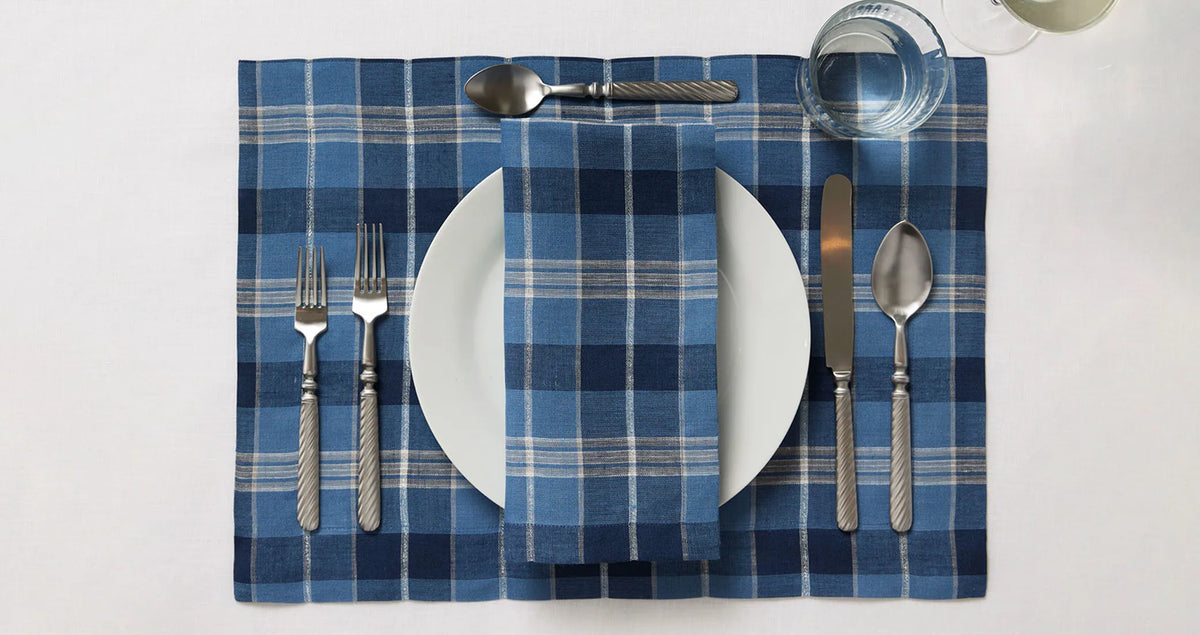 Masseria cadet/navy table linens