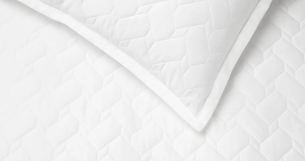 Palatino white quilt and sham