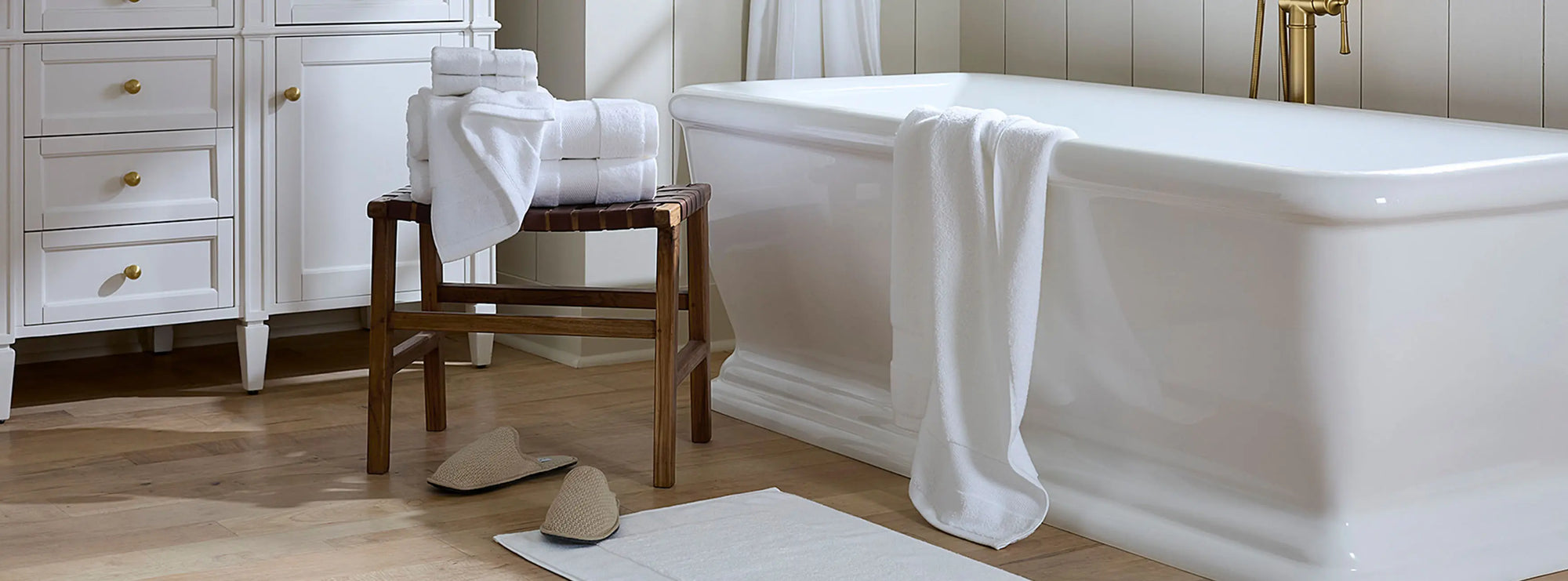 Bello Nuovo white bath towels and tub mat.