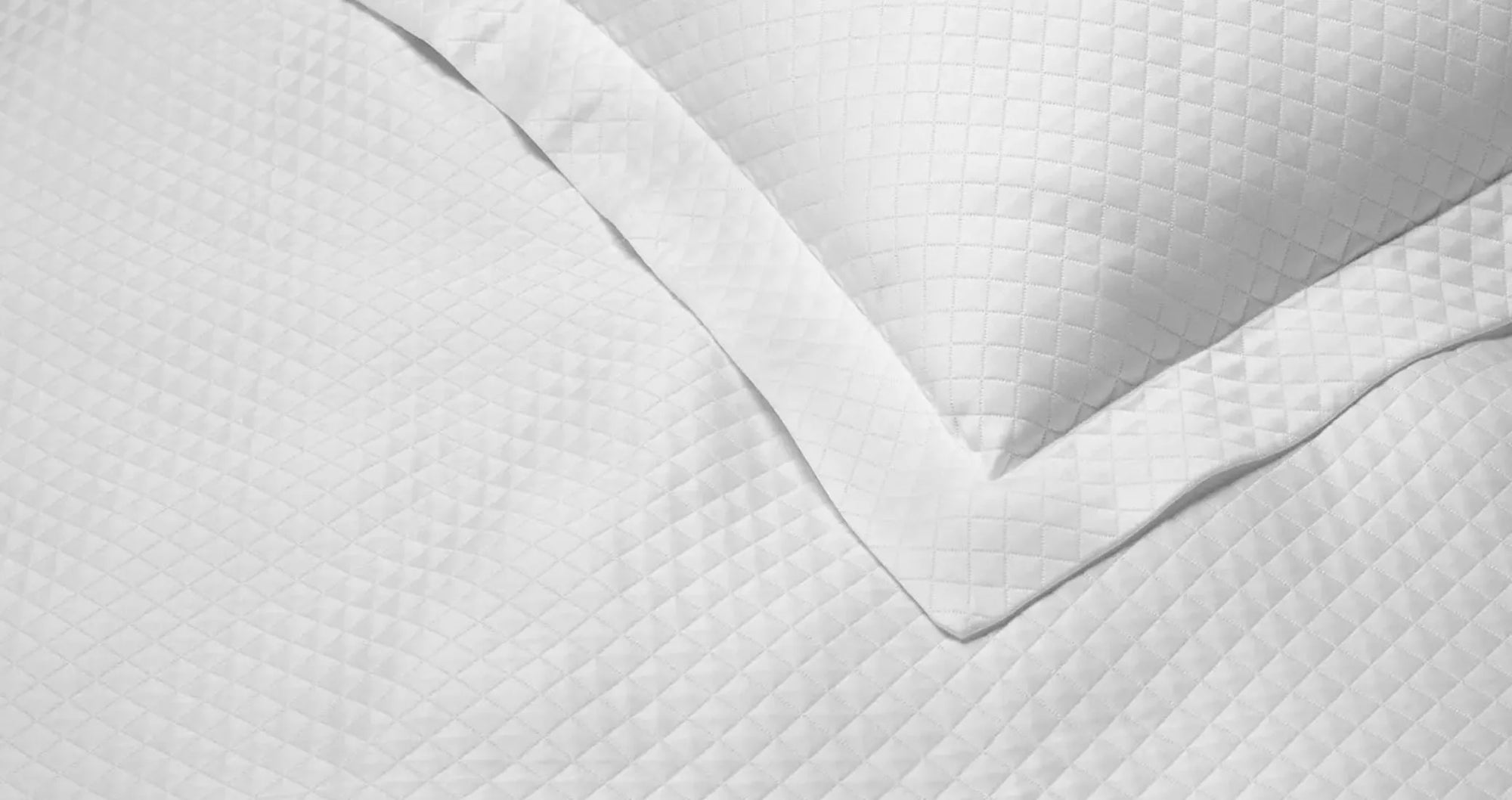 Bari white coverlet and sham