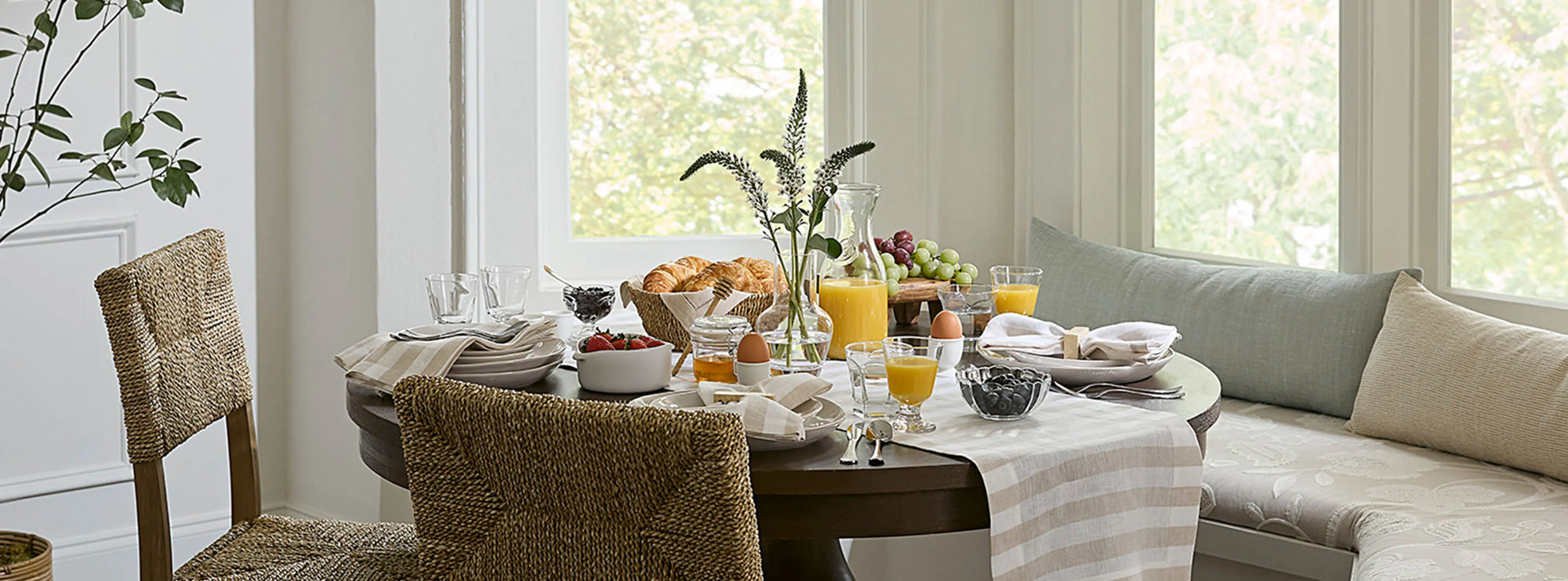Stramare natural table runner and dinner napkins