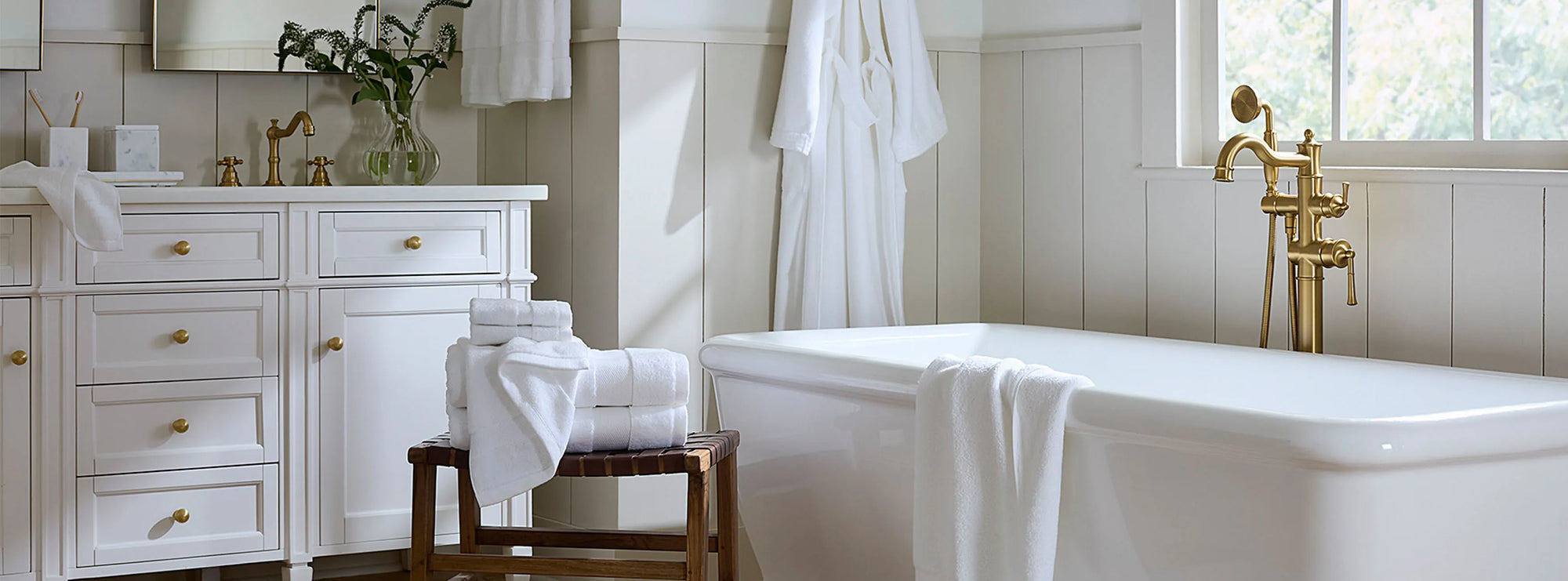 Bello Nuovo white bath linens