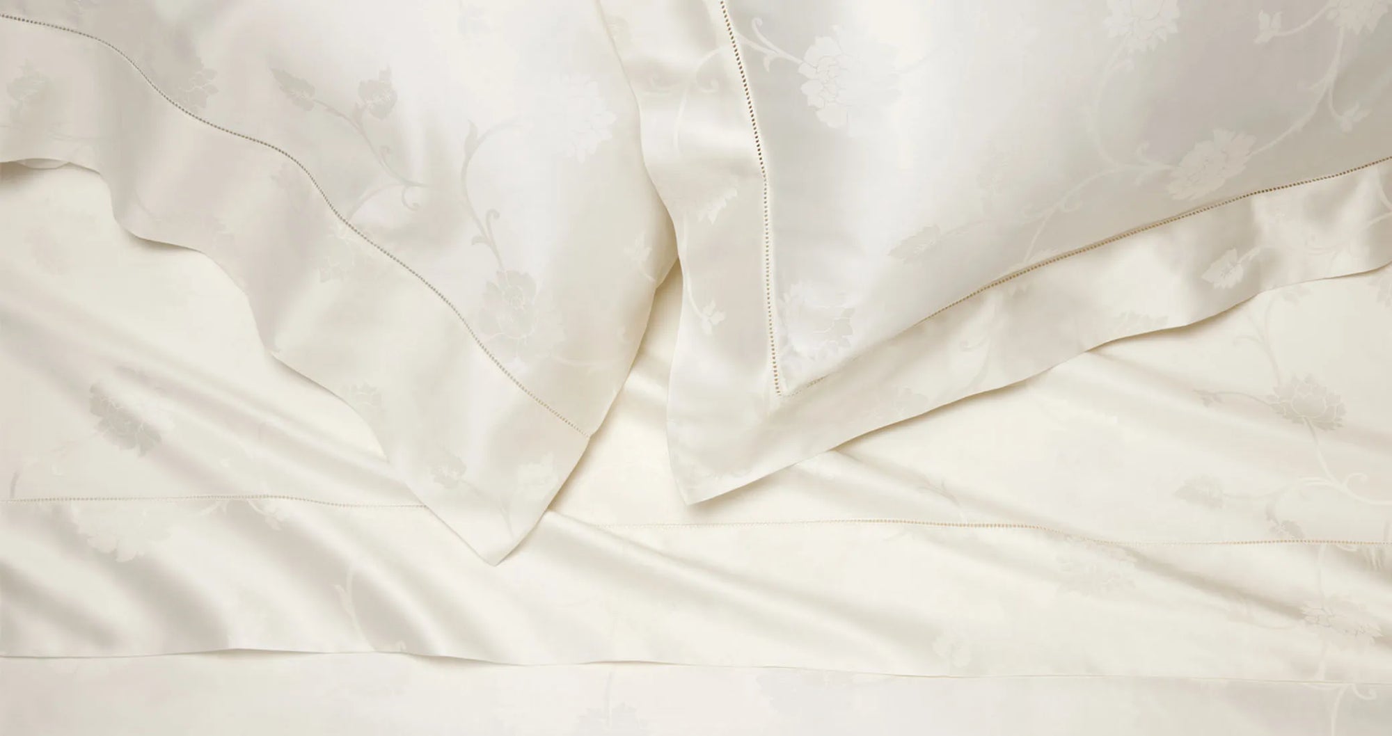 SFERRA Giza 45 Jacquard flat sheet, pillowcase and shams