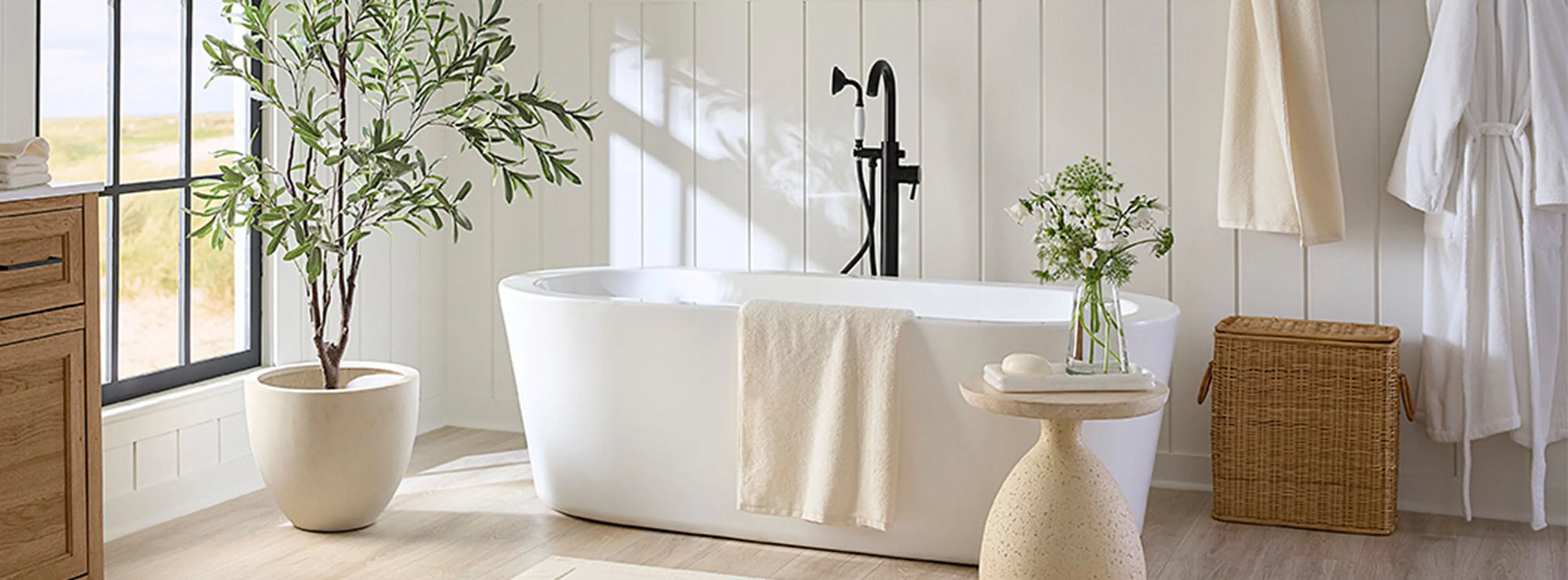Cielo Ivory bath towel in bathroom