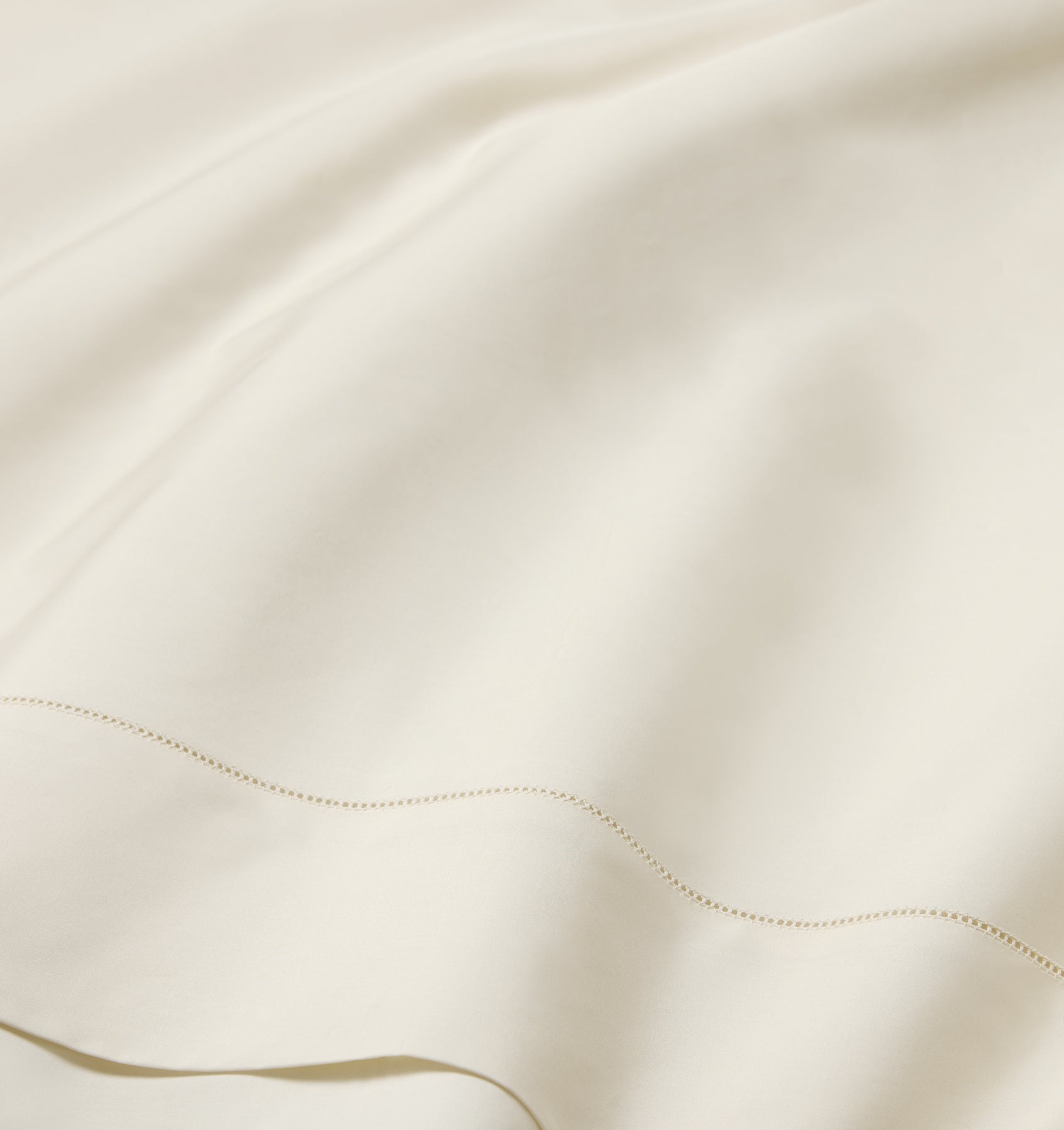 Close-up of Luxor Ivory fabric texture