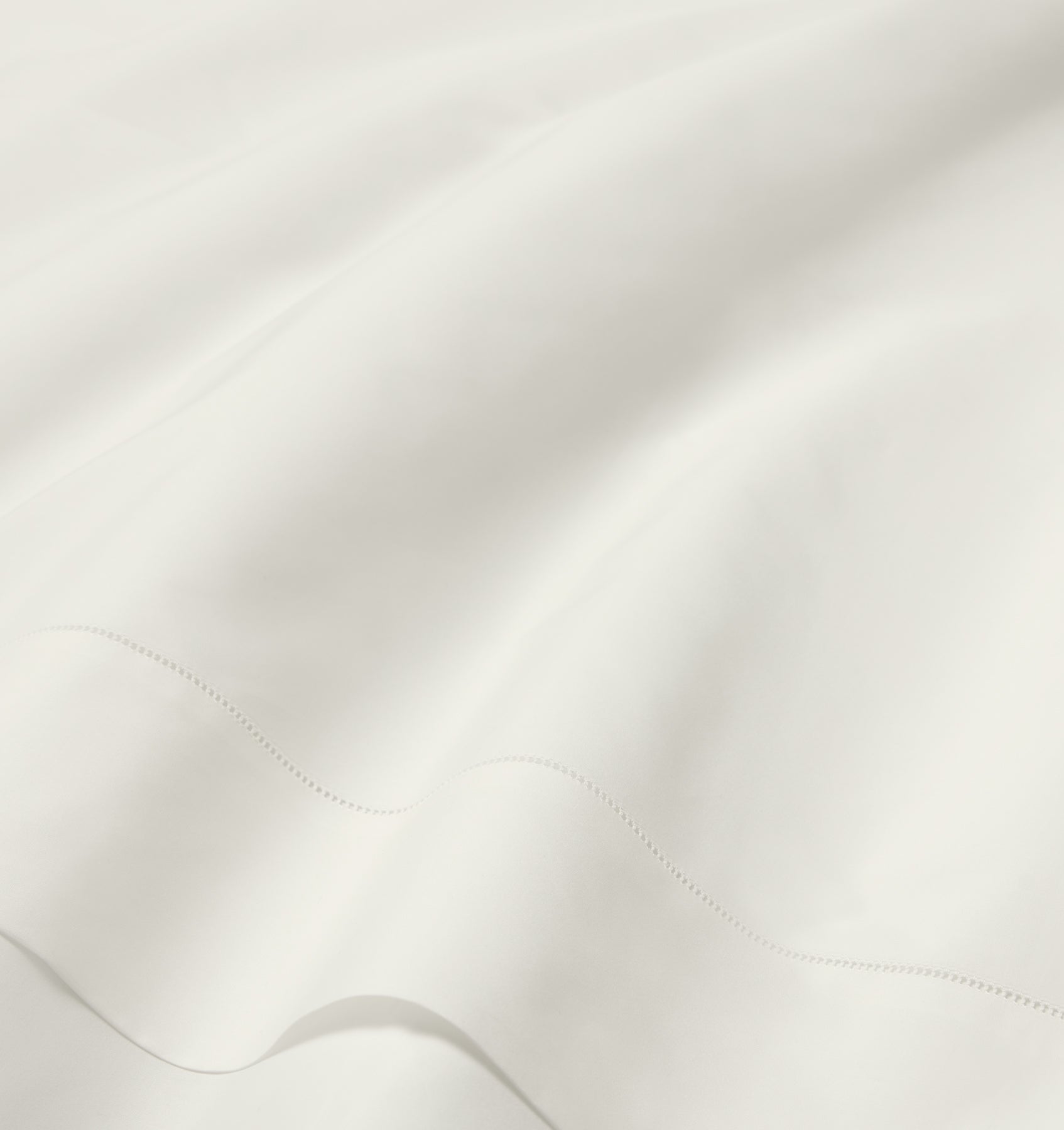 Luxor bed linens texture in oyster