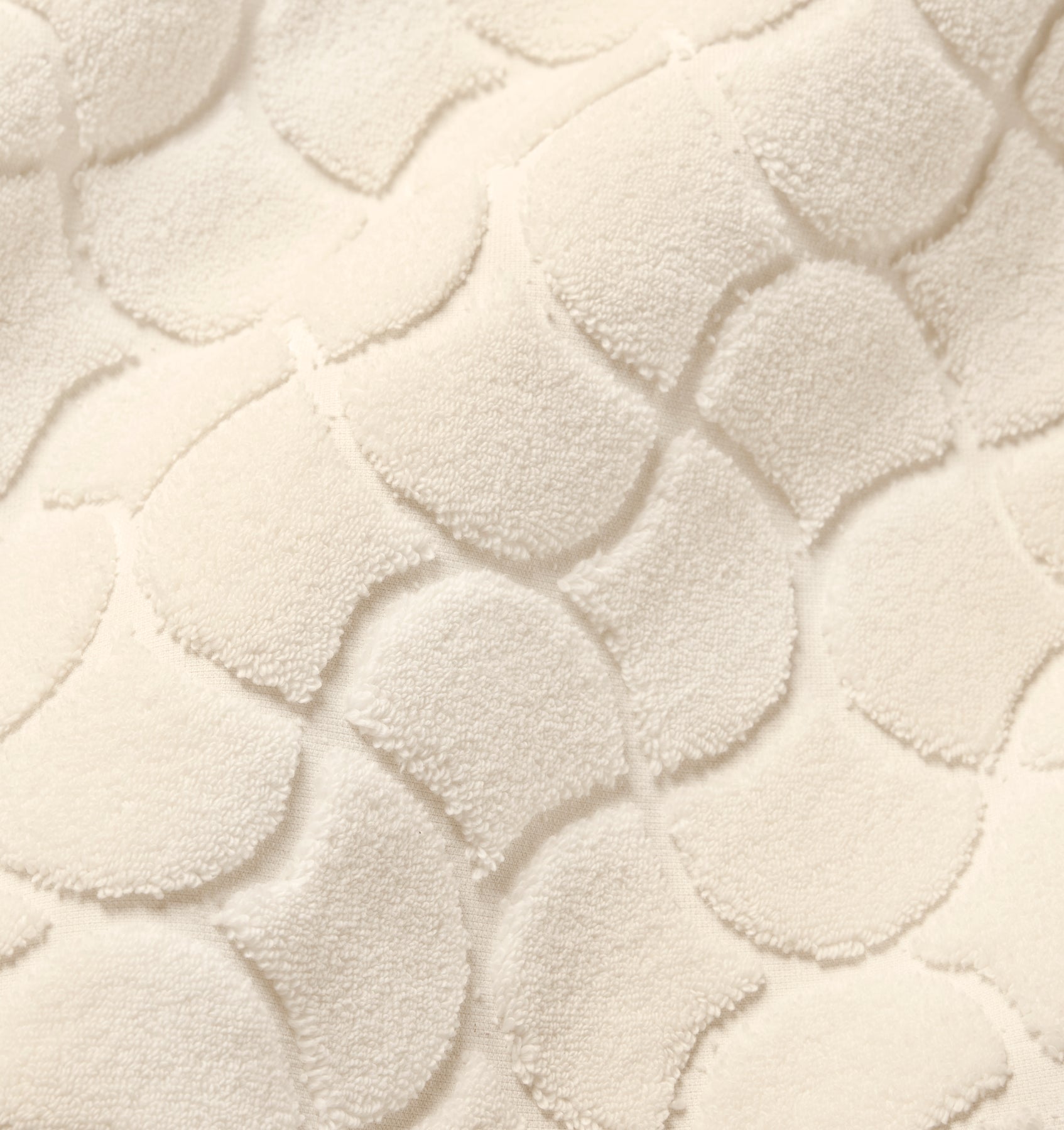 Close-up of textured ivory oasi tub mat fabric