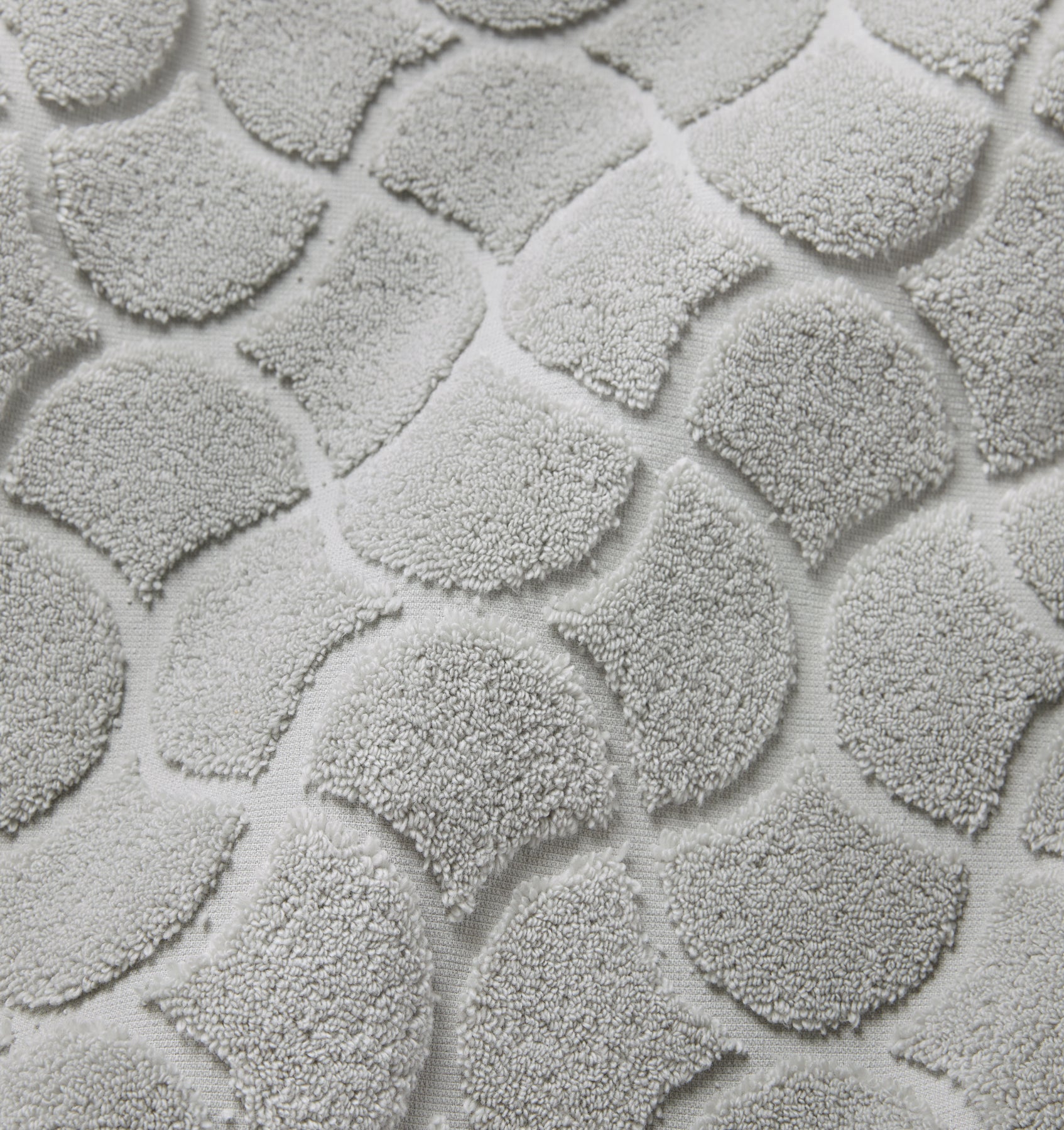 Close-up of textured platinum oasi tub mat fabric
