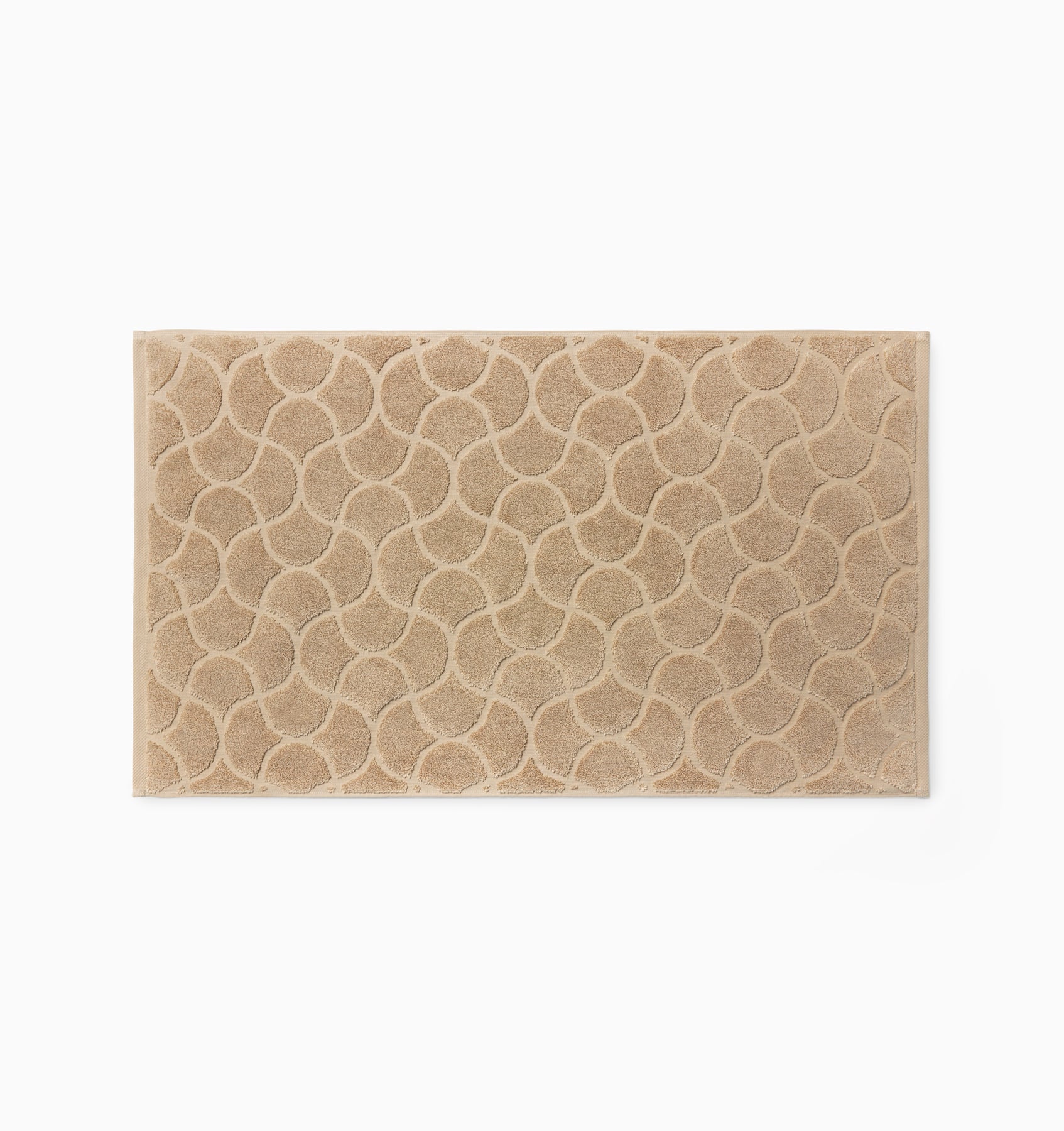 Sand Oasi tub mat flat lay
