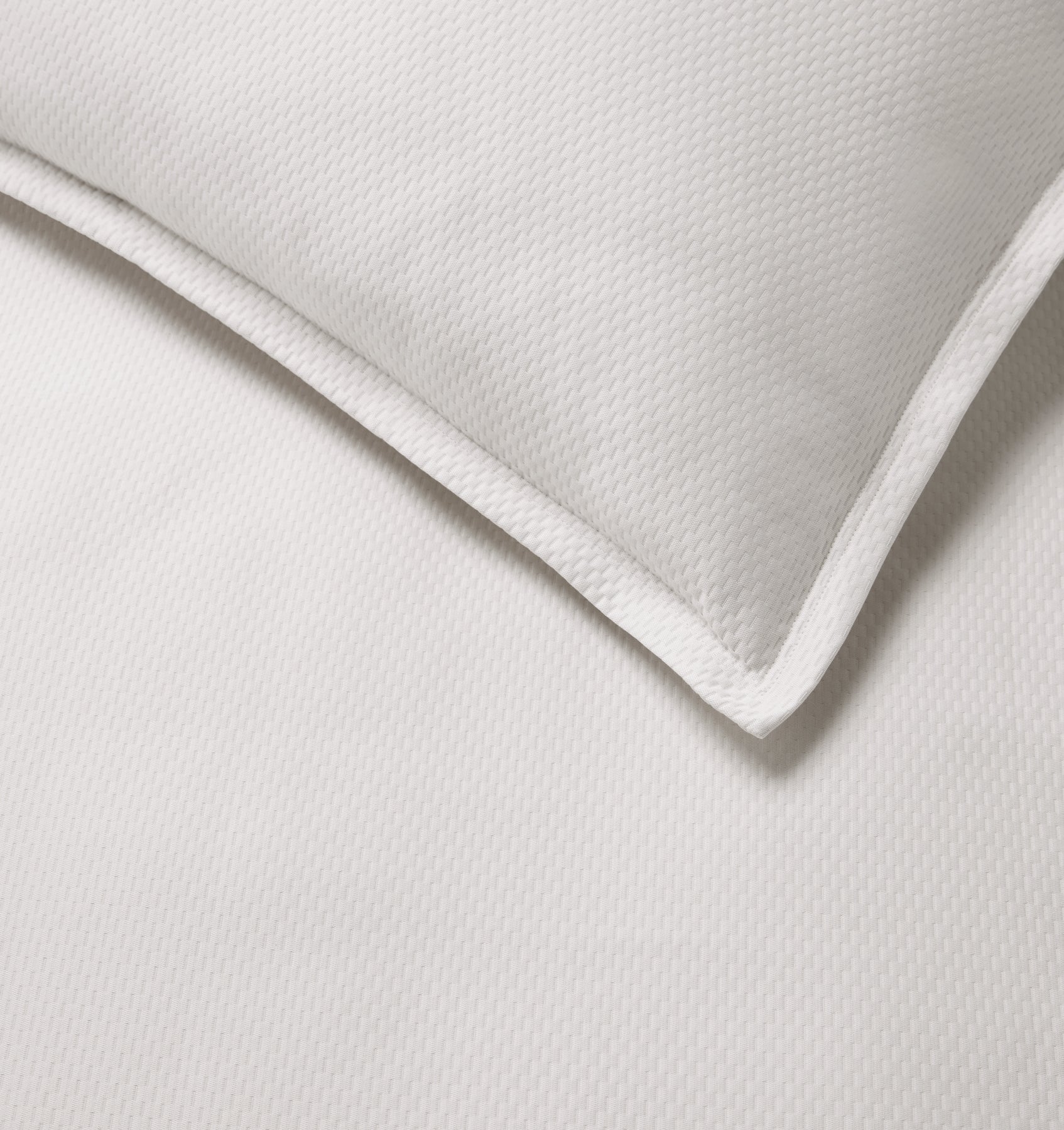 Perrio bone coverlet and sham 