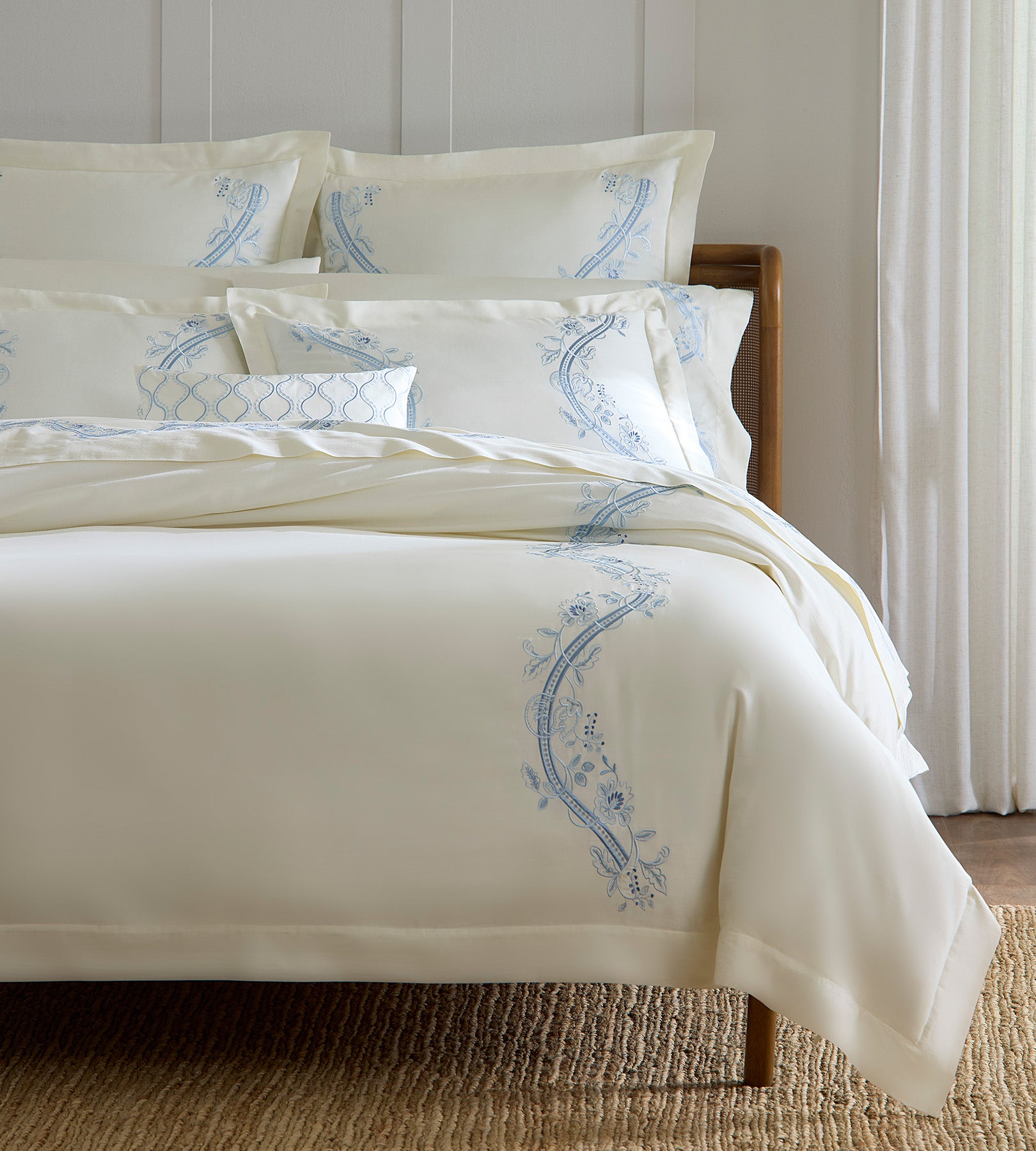 Isabella ivory/sea corner duvet cover