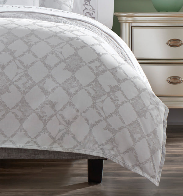 The SFERRA Farfalla Duvet Cover is designed with delicate scrollwork details and faint butterflies on an ironwork motif.