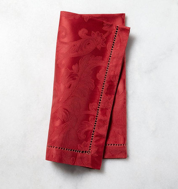 SFERRA Acanthus dinner napkins are jacquard-woven onto fine, long-staple cotton for an elegant, all-over pattern.