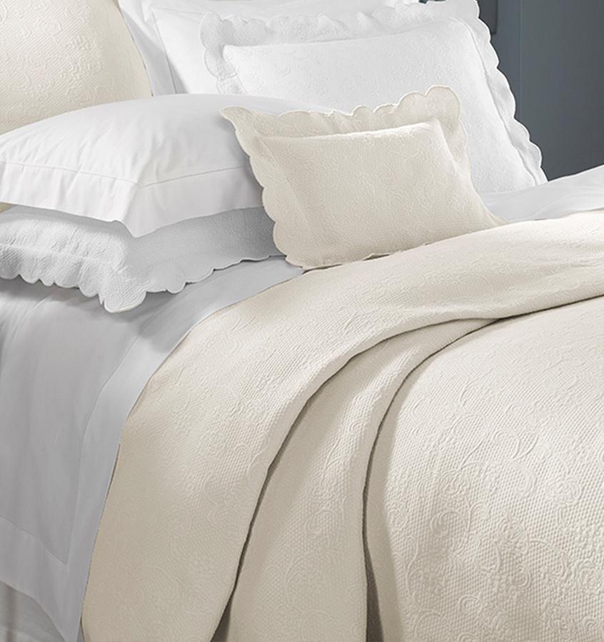SFERRA クイーンフラットシーツ Alice Coverlet - Floral Bedspread | SFERRA