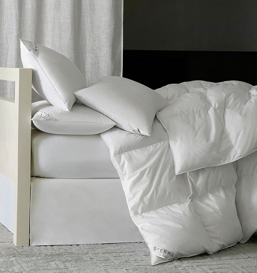 Cardigan masterfully keeps you at the perfect sleeping temperature with its 800+ European white goose down fill power and its barely-there weight.