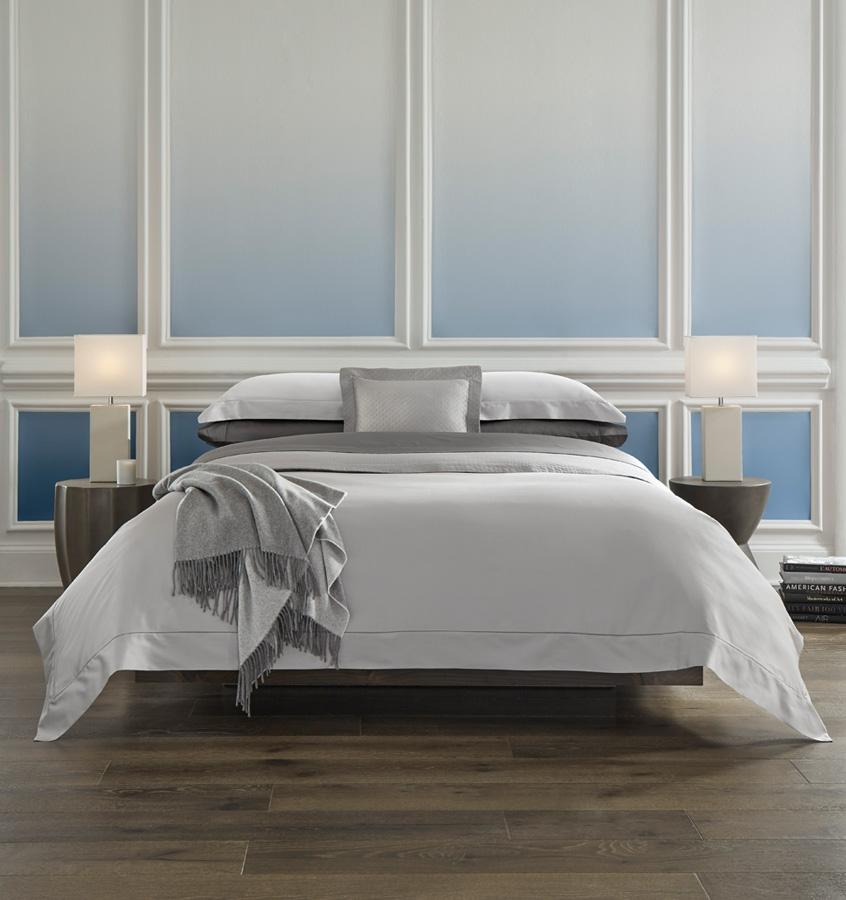 For those who love the rich, silky feel of sateen, Giotto is the ideal choice. One of our most popular sateens, its luminous sheen and luxe drape mark it as a bedding of the finest quality.