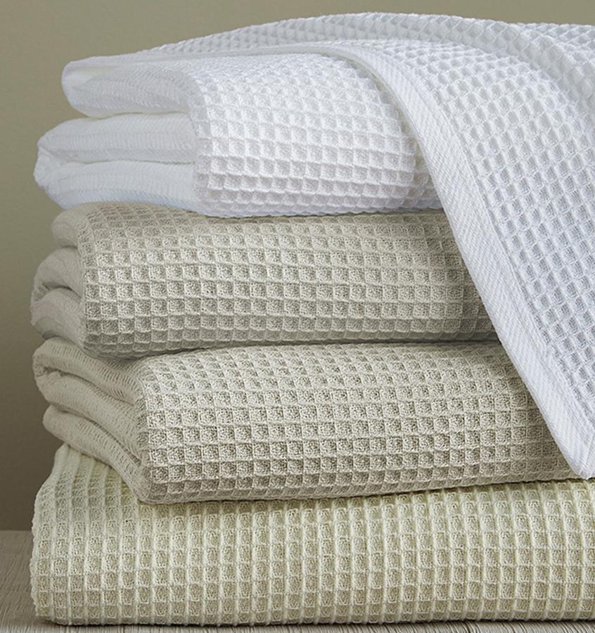 The SFERRA Kingston Blanket, a classic waffle weave of our thermal blanket in pure cotton. 