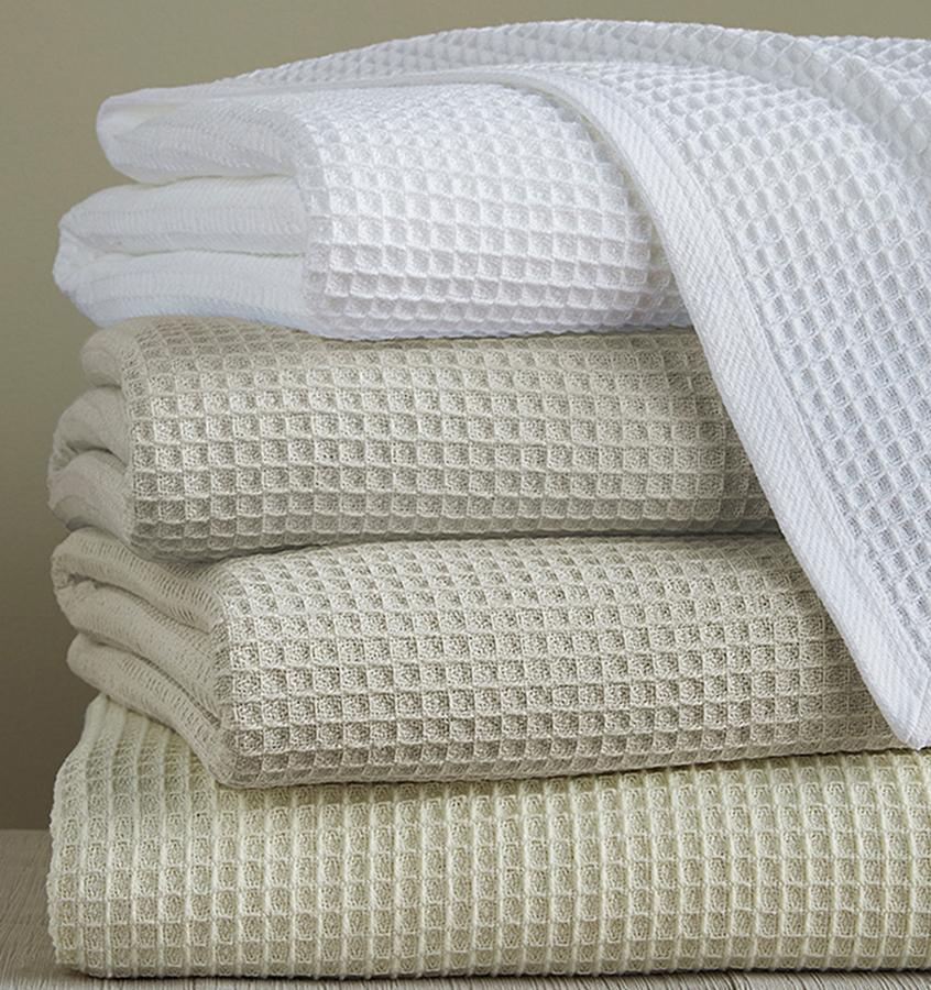 The SFERRA Kingston Blanket, a classic waffle weave of our thermal blanket in pure cotton.